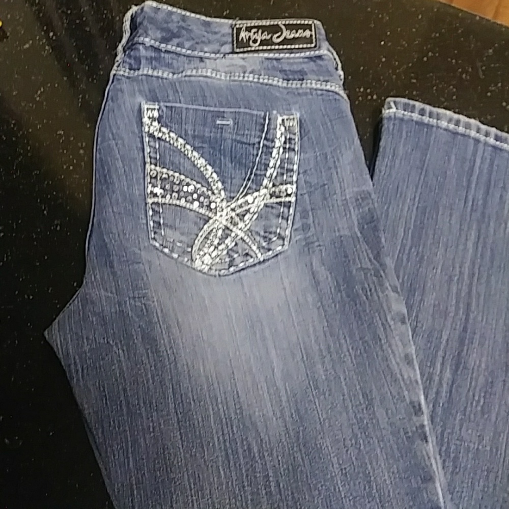 Ariya Jeans 7